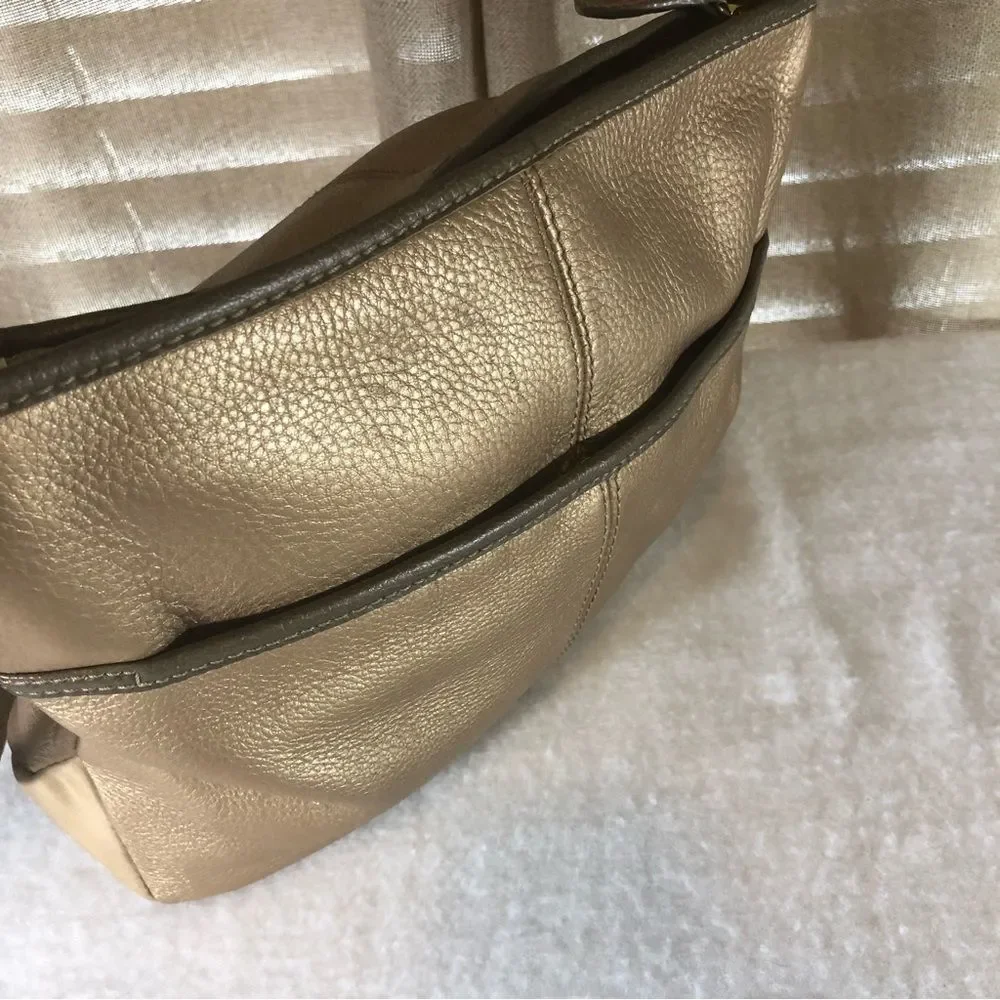 𝅺THE Sak Vintage gold shoulder bag